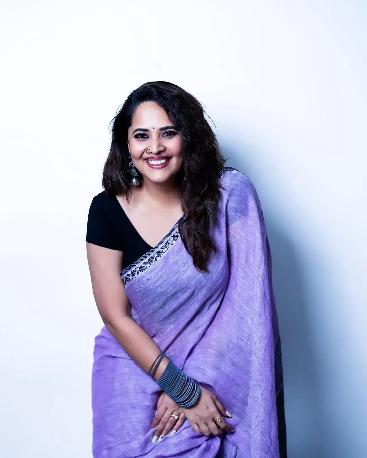 ANASUYA BHARADWAJ IMAGES IN TRADITIONAL VIOLET SAREE 6